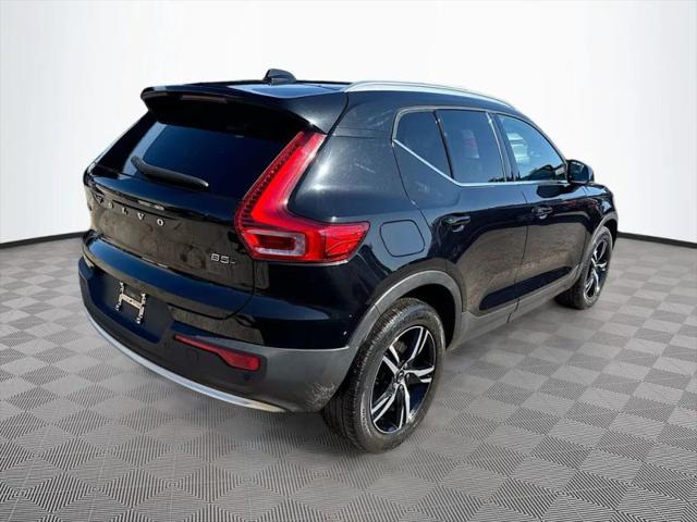 2023 Volvo XC40 B5 Plus Bright Theme