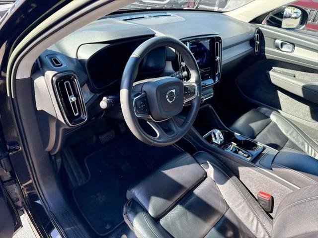 2023 Volvo XC40 B5 Plus Bright Theme