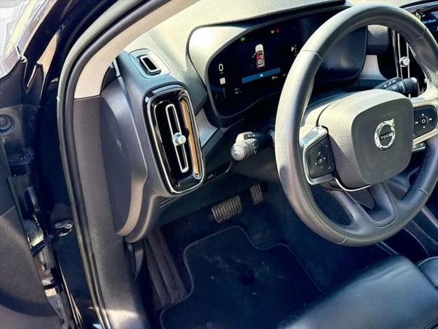 2023 Volvo XC40 B5 Plus Bright Theme