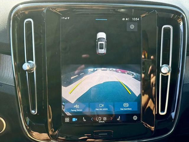 2023 Volvo XC40 B5 Plus Bright Theme
