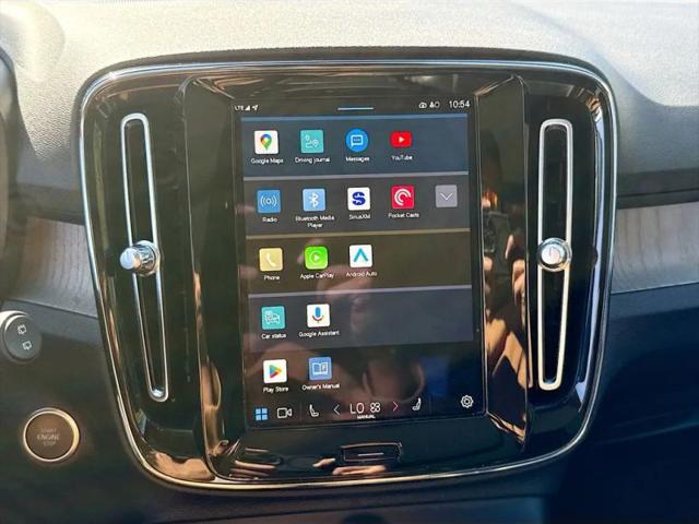2023 Volvo XC40 B5 Plus Bright Theme