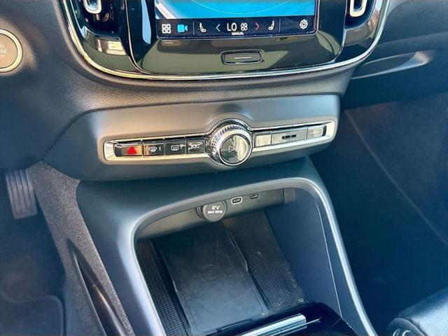2023 Volvo XC40 B5 Plus Bright Theme
