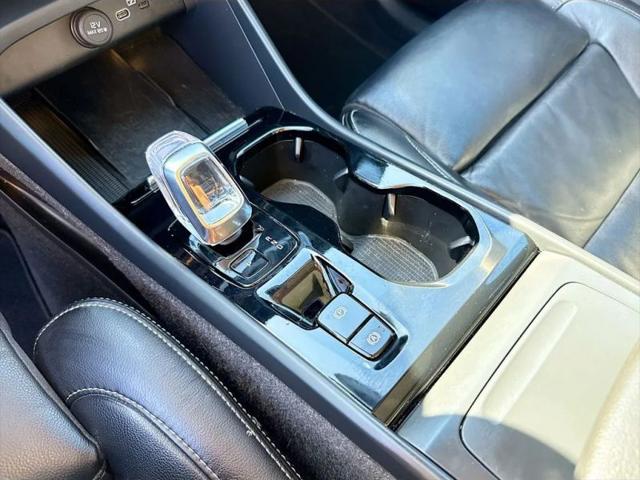 2023 Volvo XC40 B5 Plus Bright Theme