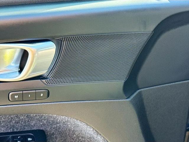 2023 Volvo XC40 B5 Plus Bright Theme