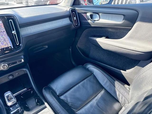 2023 Volvo XC40 B5 Plus Bright Theme