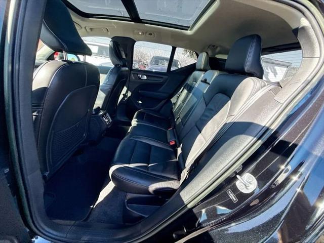 2023 Volvo XC40 B5 Plus Bright Theme