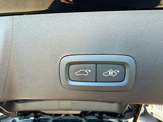 2023 Volvo XC40 B5 Plus Bright Theme