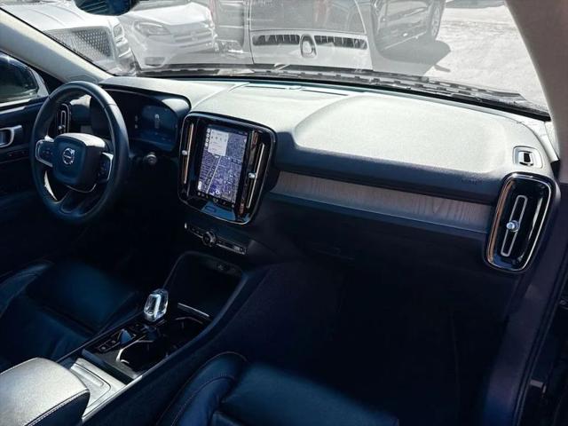 2023 Volvo XC40 B5 Plus Bright Theme