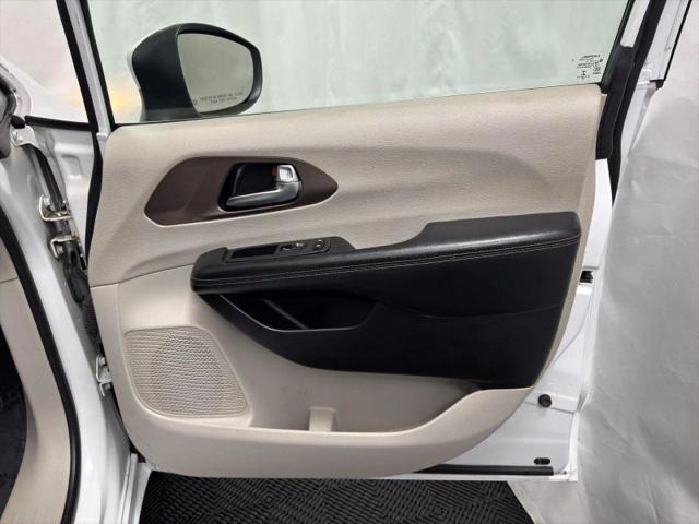 2021 Chrysler Voyager LXI