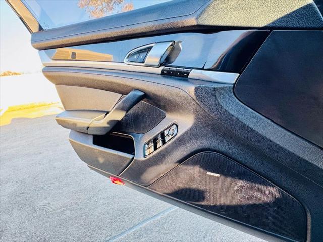 2016 Porsche Panamera Edition