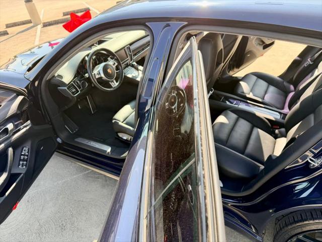 2016 Porsche Panamera 4