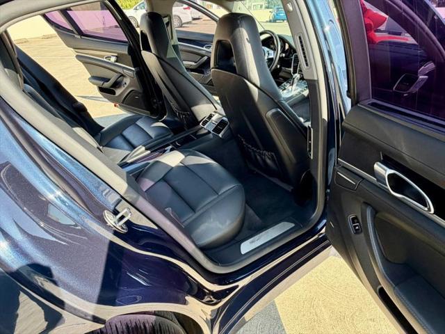 2016 Porsche Panamera 4