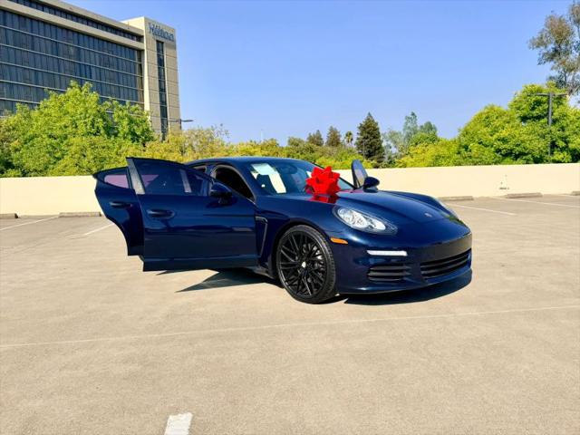 2016 Porsche Panamera 4
