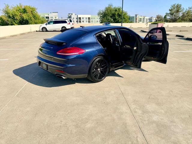 2016 Porsche Panamera 4