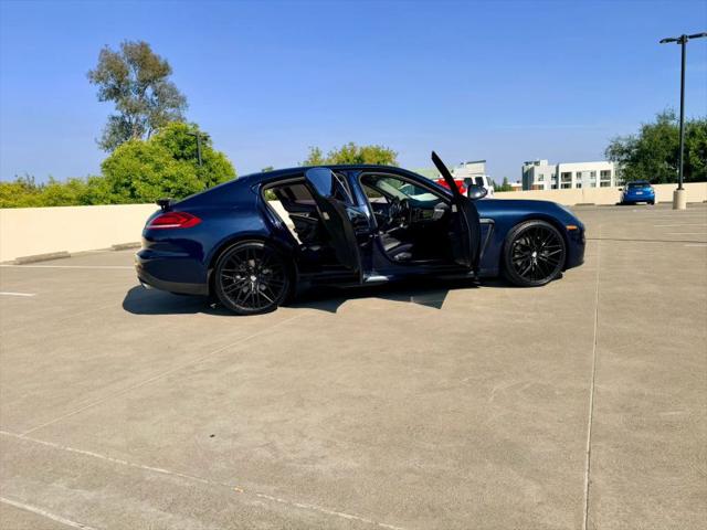 2016 Porsche Panamera 4