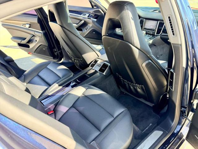 2016 Porsche Panamera 4