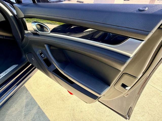 2016 Porsche Panamera 4