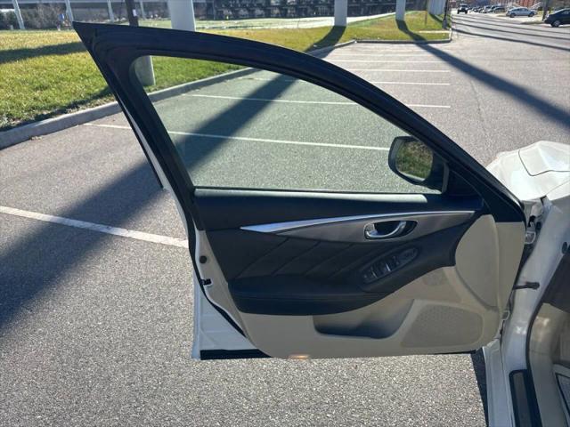 2015 INFINITI Q50 Premium