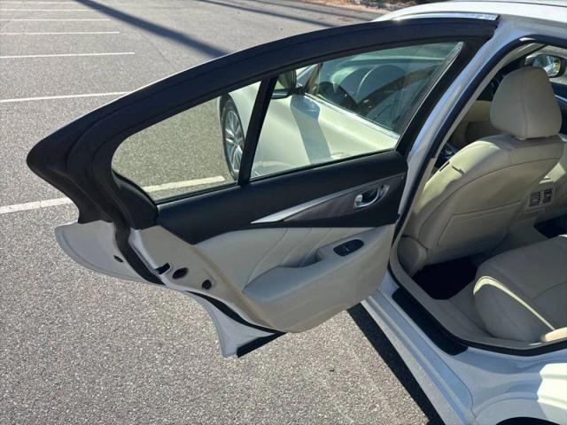 2015 INFINITI Q50 Premium