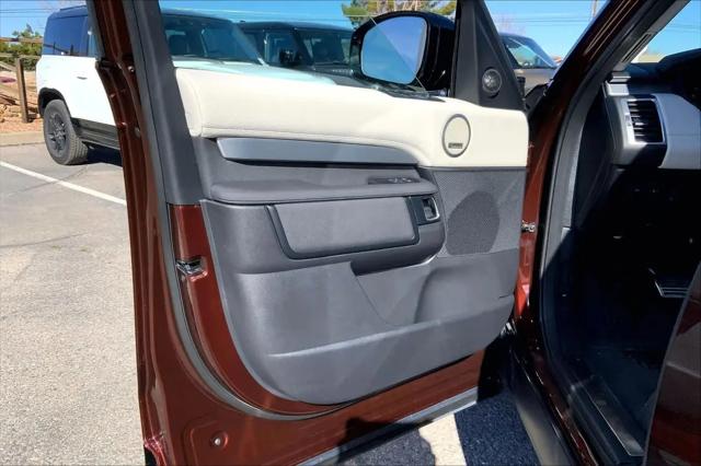2026 Land Rover Discovery Gemini Edition