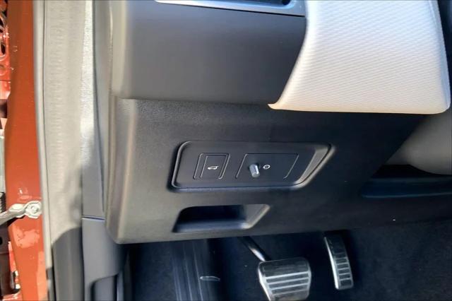 2026 Land Rover Discovery Gemini Edition