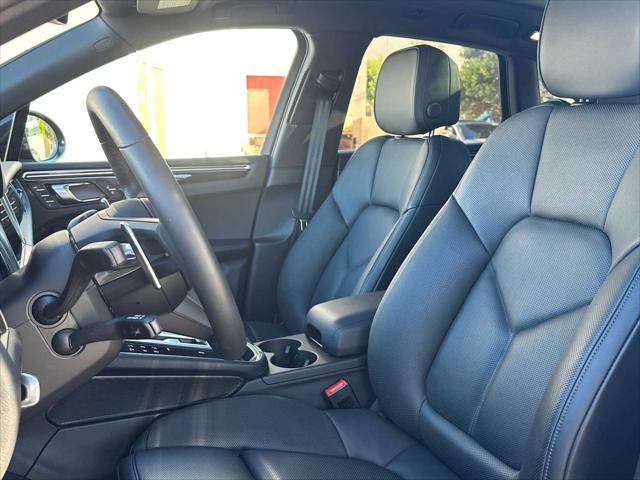 2025 Porsche Macan AWD