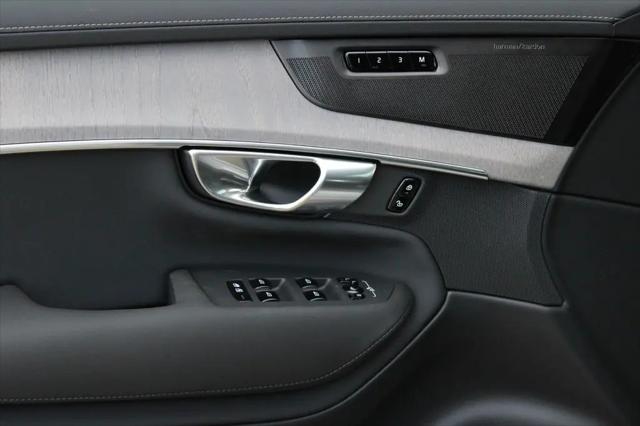 2026 Volvo XC90 Plug-In Hybrid Ultra Dark Theme, T8 AWD, Electric/Gasoline, 7 Seats