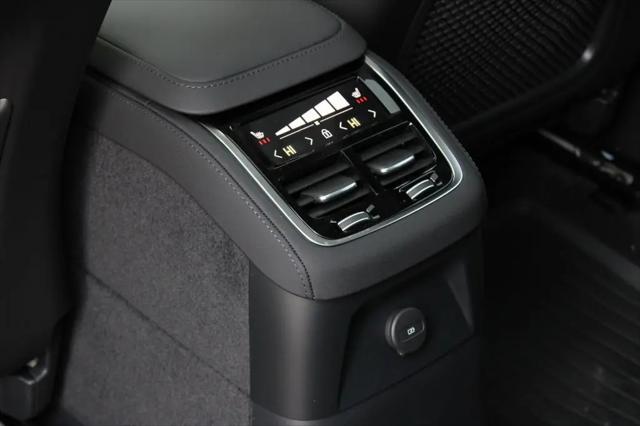 2026 Volvo XC90 Plug-In Hybrid Ultra Dark Theme, T8 AWD, Electric/Gasoline, 7 Seats