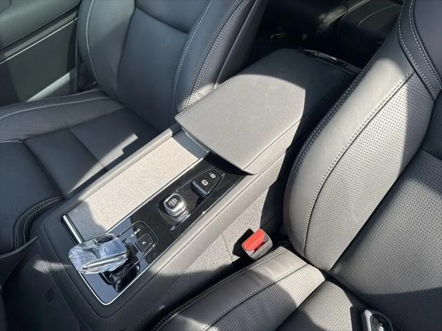 2026 Volvo XC90 Plug-In Hybrid Ultra Dark Theme, T8 AWD, Electric/Gasoline, 7 Seats