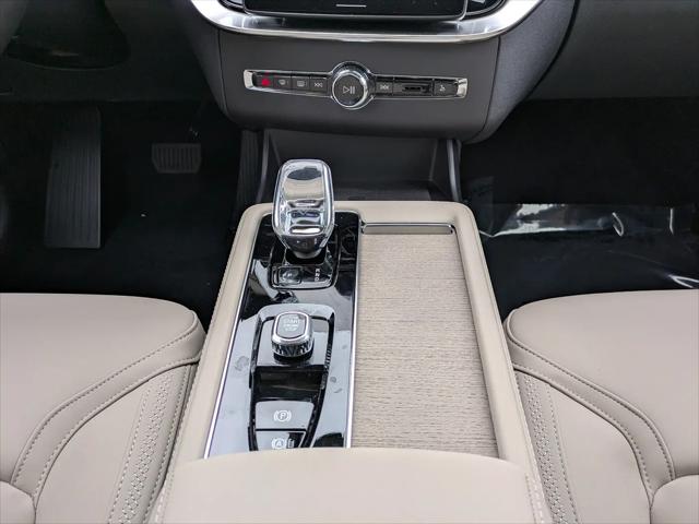 2026 Volvo XC90 Plus, B6 AWD Gas mild hybrid, Gasoline, Bright, 7 Seats