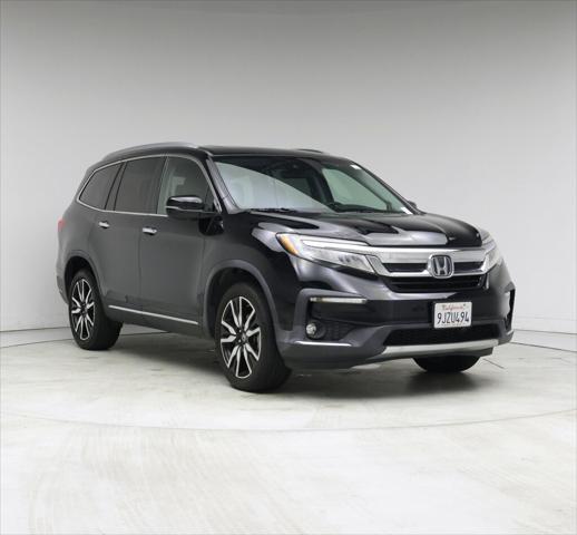 2021 Honda Pilot Touring w/Rear Captain's Chairs