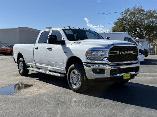 2023 RAM 3500 Tradesman Crew Cab 4x4 8 Box
