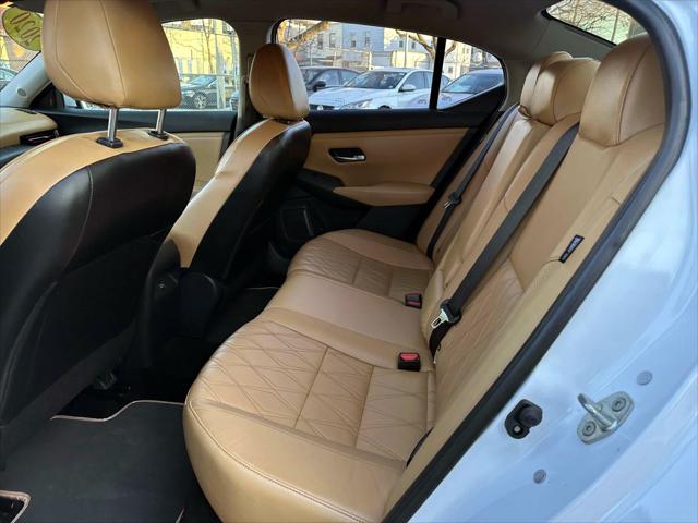 2020 Nissan Sentra SV Xtronic CVT [17]