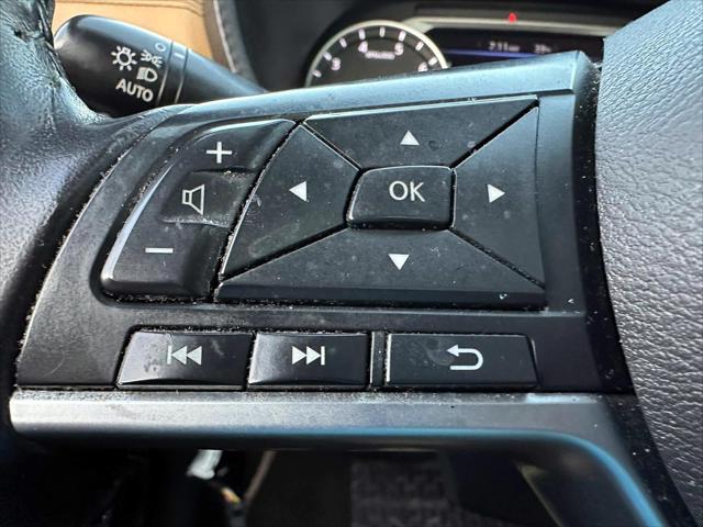 2020 Nissan Sentra SV Xtronic CVT [32]