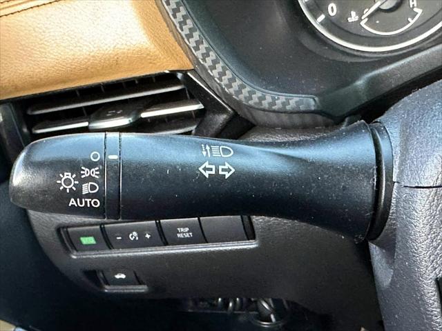 2020 Nissan Sentra SV Xtronic CVT [33]