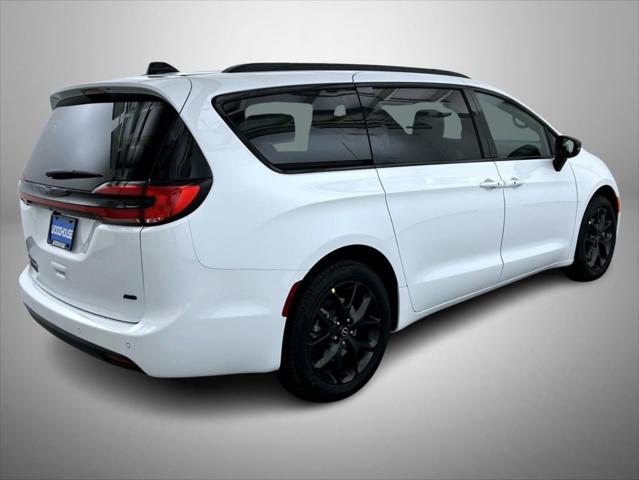 2026 Chrysler Pacifica Select AWD