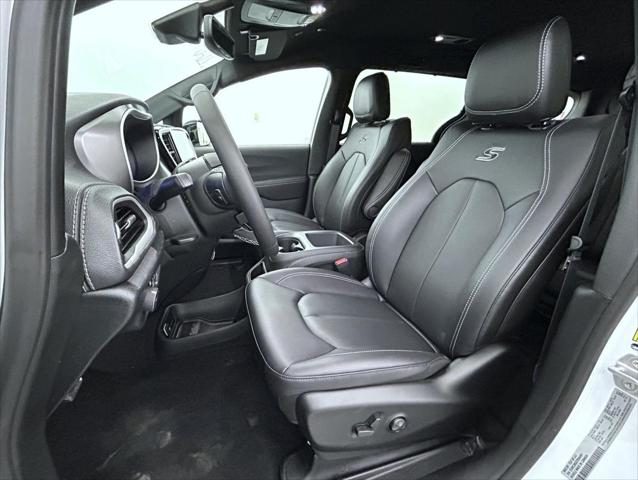 2026 Chrysler Pacifica Select AWD