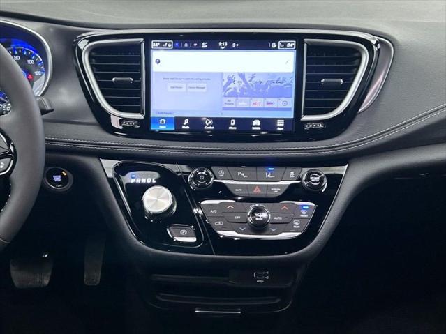 2026 Chrysler Pacifica Select AWD