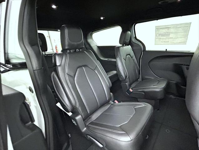2026 Chrysler Pacifica Select AWD