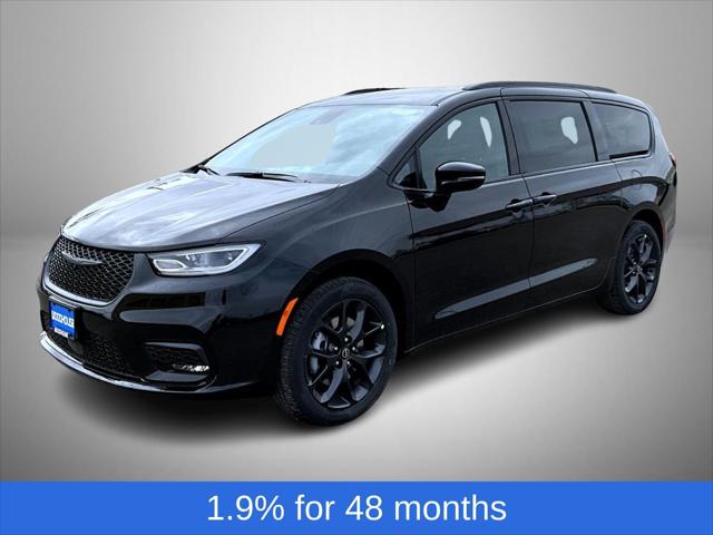 2026 Chrysler Pacifica Select AWD for sale in Sioux City, IA