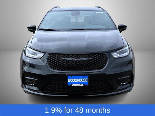 2026 Chrysler Pacifica Select AWD