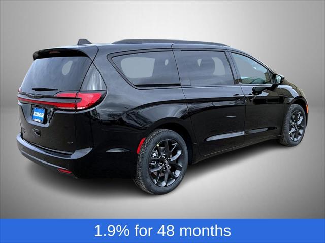 2026 Chrysler Pacifica Select AWD