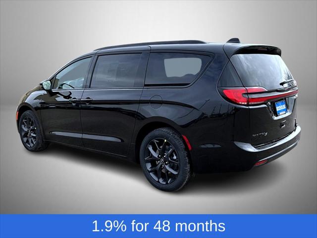 2026 Chrysler Pacifica Select AWD