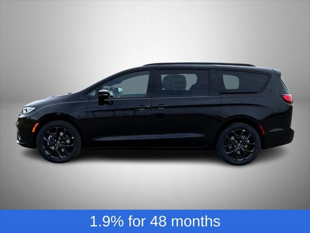 2026 Chrysler Pacifica Select AWD