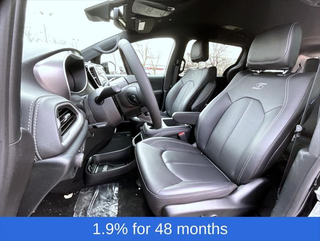 2026 Chrysler Pacifica Select AWD