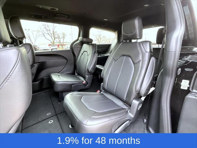 2026 Chrysler Pacifica Select AWD