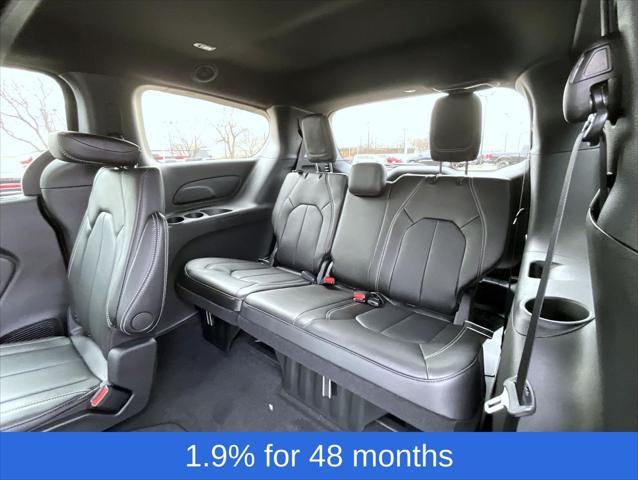 2026 Chrysler Pacifica Select AWD