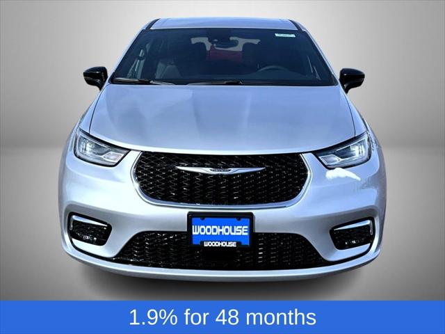 2026 Chrysler Pacifica Select AWD