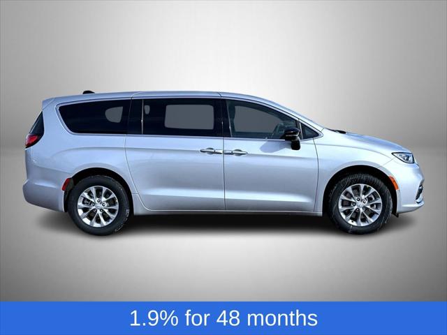 2026 Chrysler Pacifica Select AWD