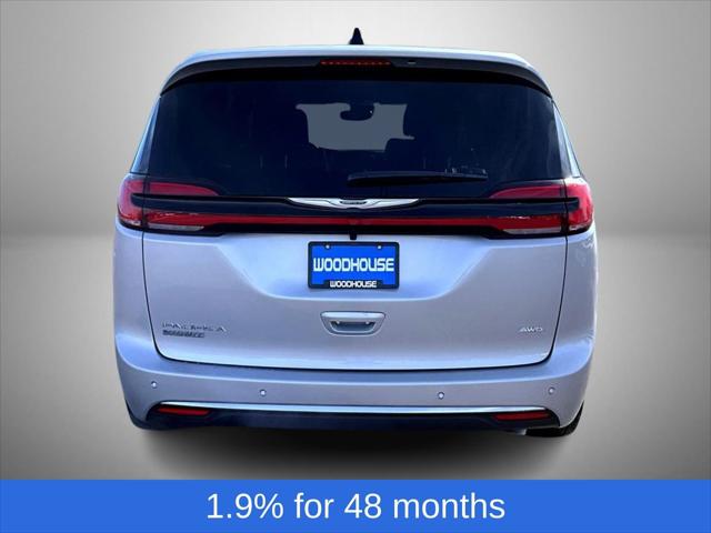 2026 Chrysler Pacifica Select AWD